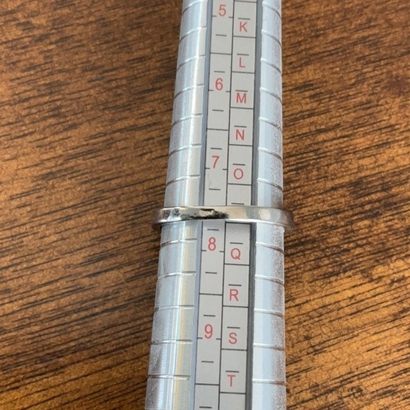 Silver & Red Guitar Design Fashionable Ring Size 7.5 - Picture 5 of 6